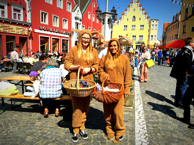 Abensberger Frühjahrsmarkt mit den Gillamoos Dirndlköniginnen | © Stadt Abensberg