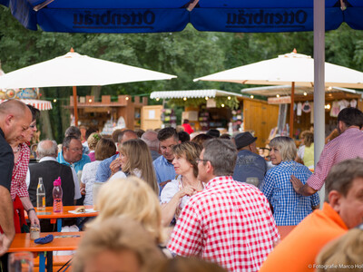 Oida Gillamoos Überblick mit Warenständen