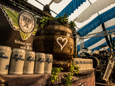 Gillamoos Abensberg offizieller Anstich Hofbräu Holzfass | © Marco Holzhäuser