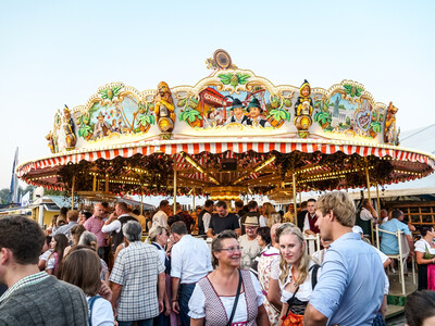 Gillamoos Weißbierkarussell Ottenbräu | © Tom Eberl / Maerz.Media