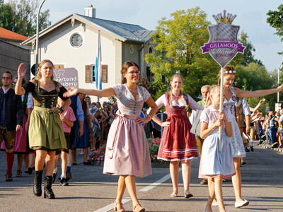 Kandiatinnen Gillamoos Dirndlköniginnenwahl | © Scherübl