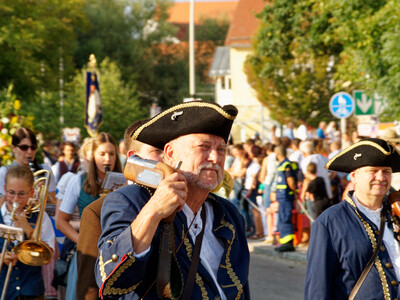 Feuerschützen beim Auszug | © Scherübl