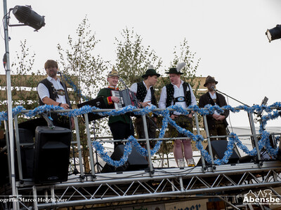 Jungbräuzelt von außen