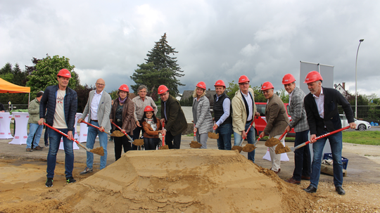 Freude über Spatenstich in Offenstetten