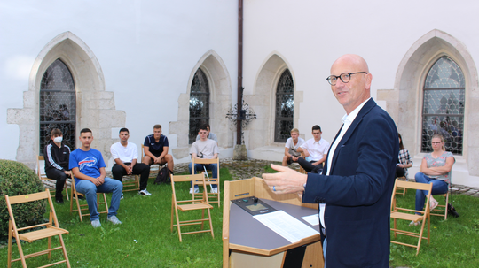 Abensberg ehrt gute Schüler