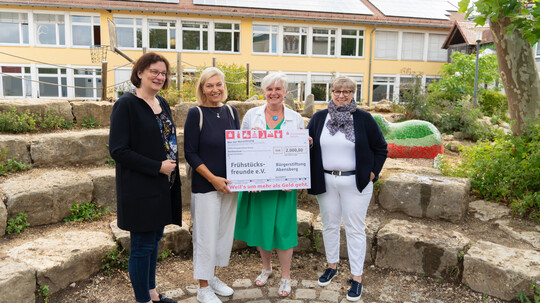 Bürgerstiftung spendet an Frühstücksfreunde