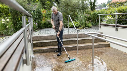 Ehrenamt hält das Kneippbecken sauber – mit wertvoller Unterstützung