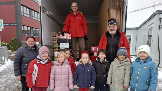 Weihnachtspäckchen im Lummerland abgeholt