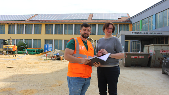 Giga-Baustelle Grundschule im Zeit- und Kostenplan