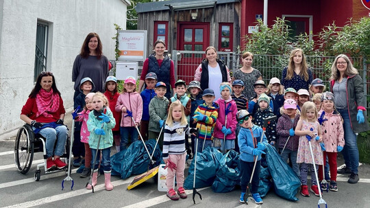 Glasscherben im Kinderhaus-Garten