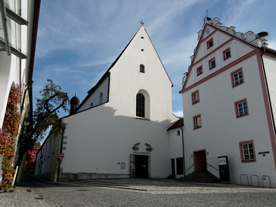 Westseite und Eingangsportal Klosterkirche