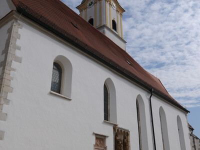 Südtseite und Eingangsportal, Kirchturm, Stadtpfarrkirche Sankt Barbara