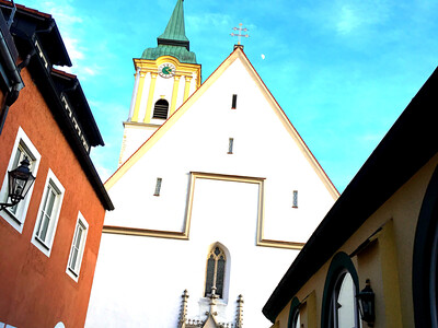 Westseite und Eingangsportal, Kirchturm, Stadtpfarrkirche Sankt Barbara