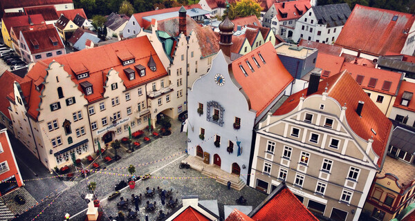 Stadtplatz und Rathaus Abensberg