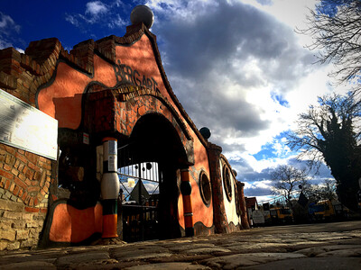 Kuchlbauer Turm Biergarteneingang Abensberg | © Stadt Abensberg