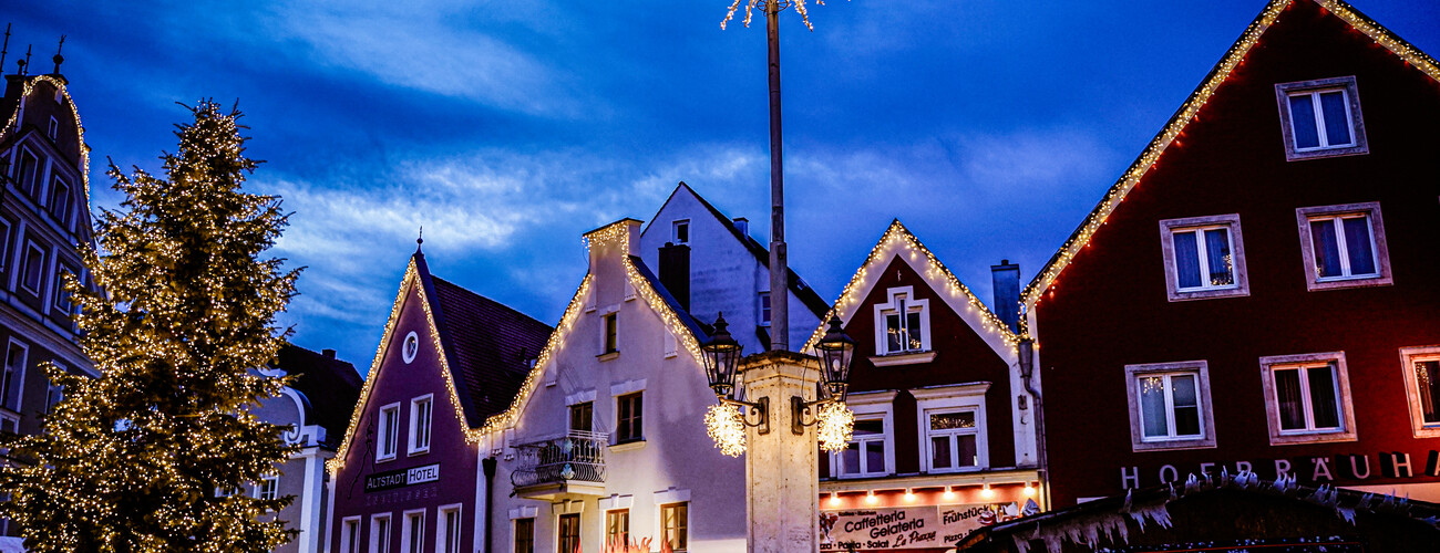 Hüttenzauber am Stadtplatz | © märzmedia